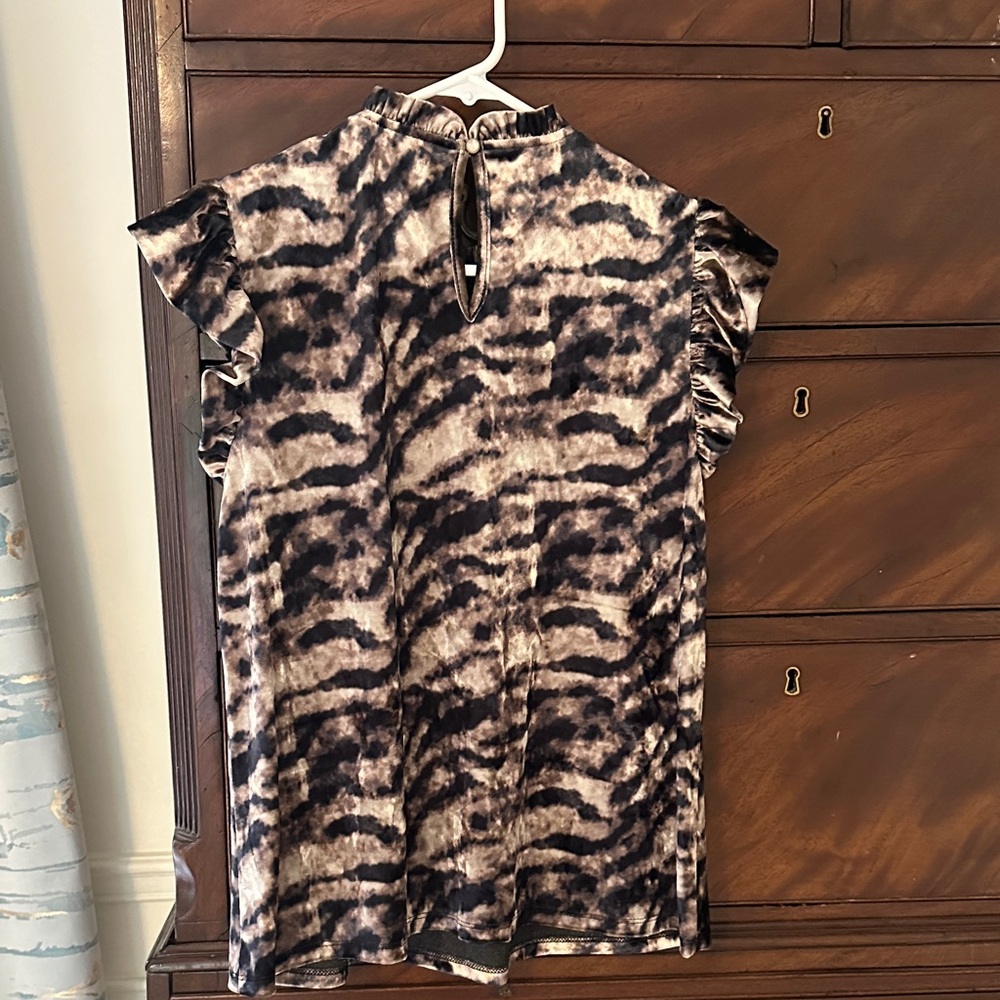 Chic Animal Print Ruffle Sleeve Top - Picture 5 of 5